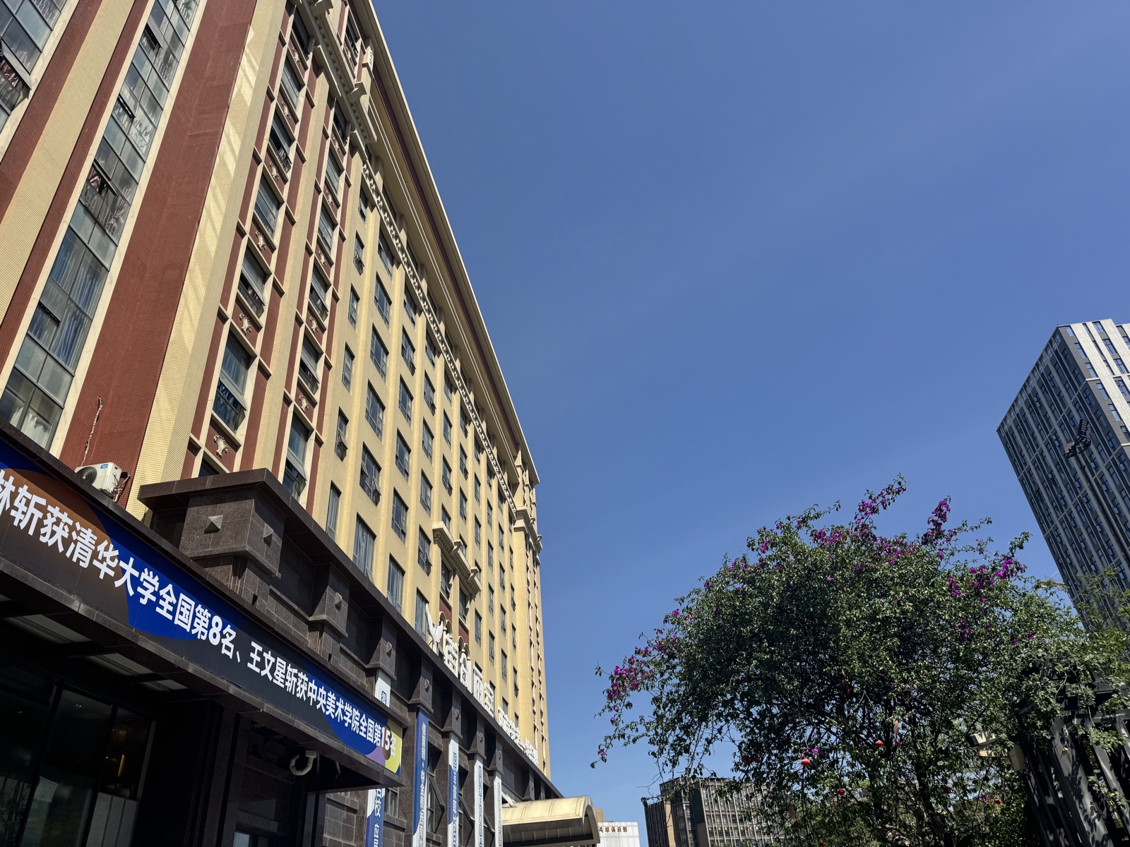 教学楼侧景