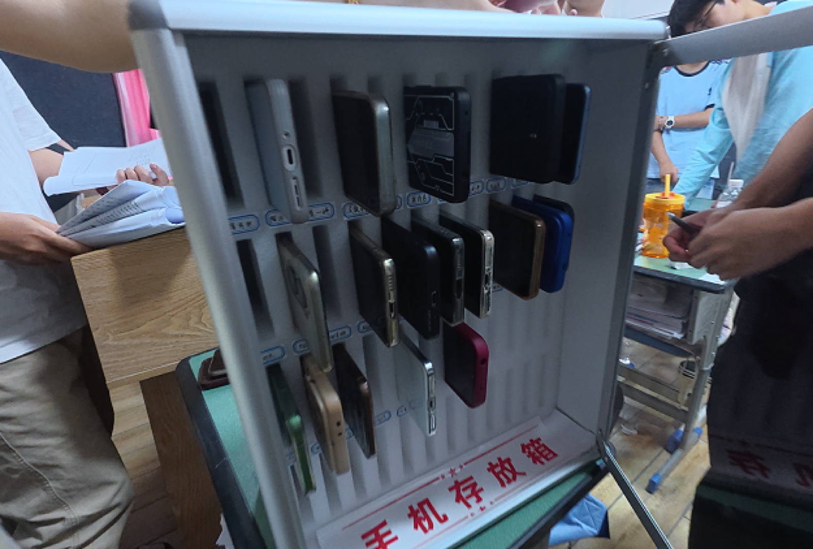 手机管理柜
